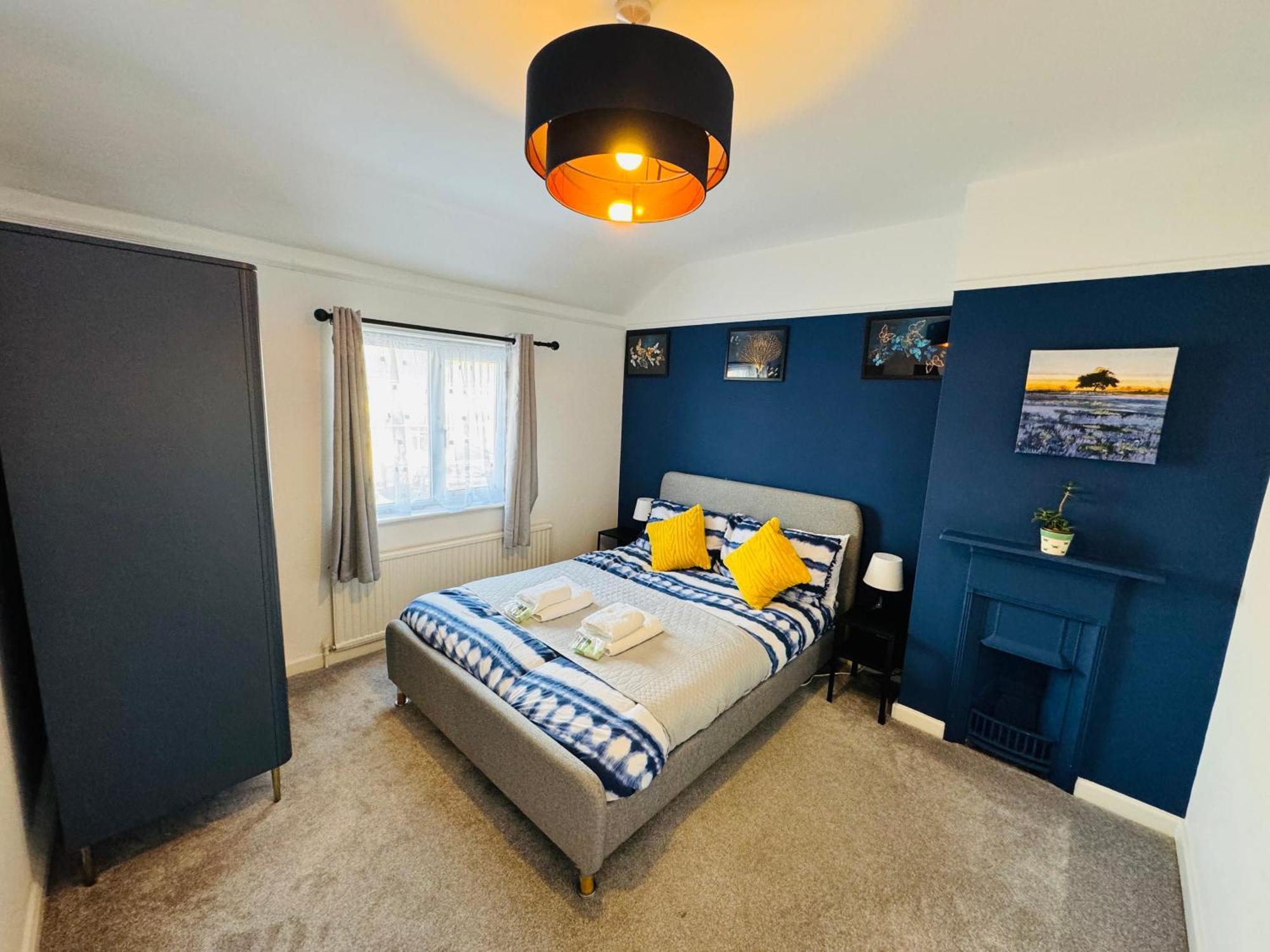 Chic 5 Bedroom House With Private Parking & Garden Bristol Eksteriør billede