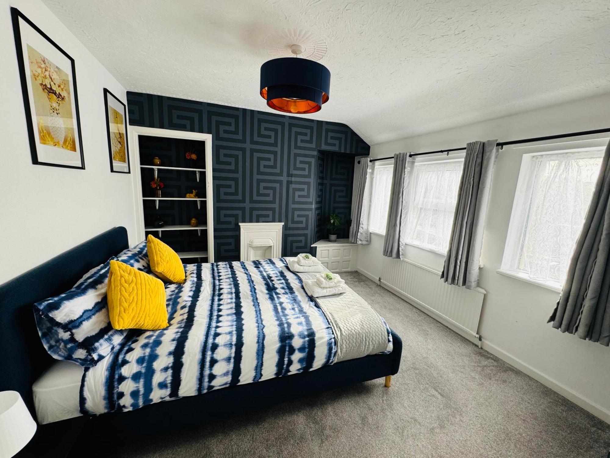 Chic 5 Bedroom House With Private Parking & Garden Bristol Eksteriør billede