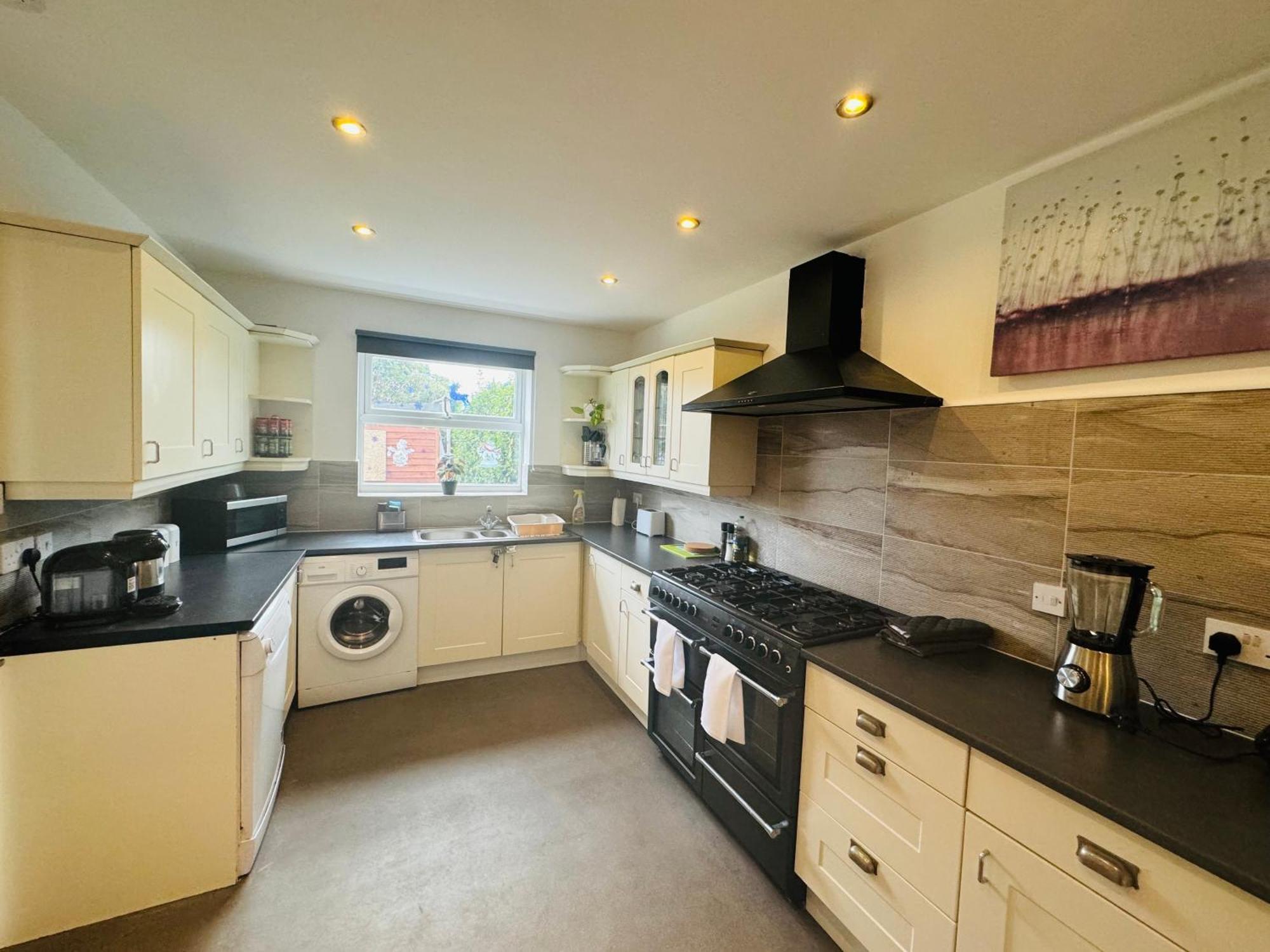 Chic 5 Bedroom House With Private Parking & Garden Bristol Eksteriør billede